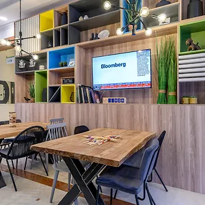 Schuman By Ihg Отель
